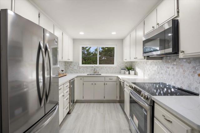 480 Lassen Street, Los Altos CA: https://media.crmls.org/mediaz/b2bce01f-a190-418f-8b87-0680b58c8ba0.jpg