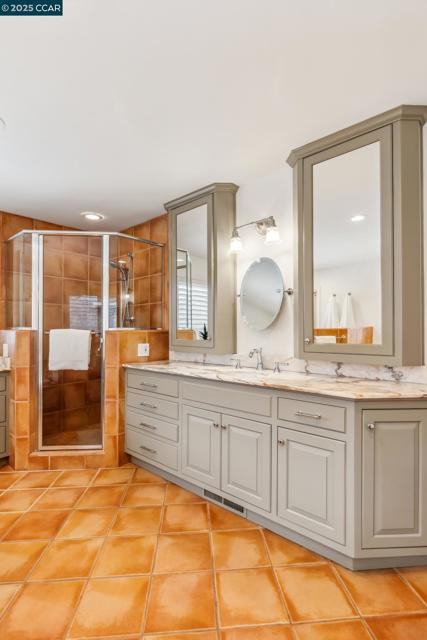 2160 Ridgewood Rd, Alamo CA: https://media.crmls.org/mediaz/b2bd495c-3fcd-4637-8974-3342a4d5d13d.jpg