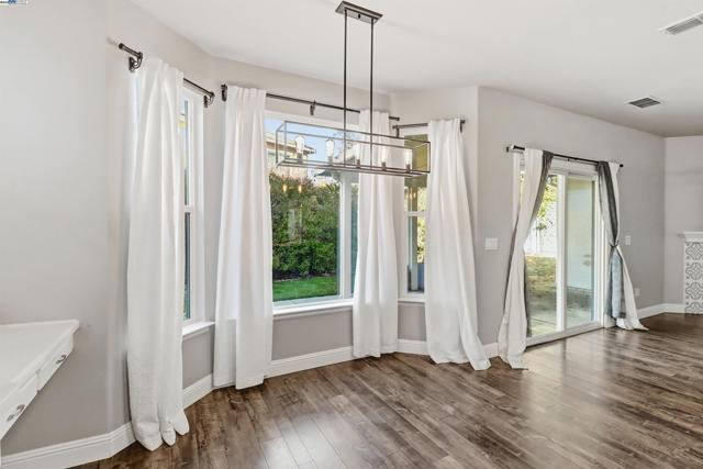 5512 Sagehen Ct, Loomis CA: https://media.crmls.org/mediaz/b2bd51fa-c0d8-4048-8b77-55a7ce4f59a0.jpg