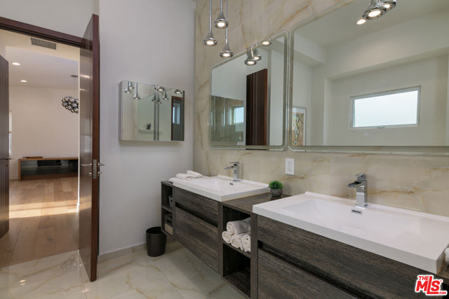 2022 Harriman Lane, Redondo Beach, California 90278, 5 Bedrooms Bedrooms, ,4 BathroomsBathrooms,Residential,Sold,Harriman,24456453