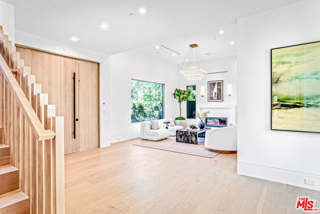 17228 Otsego Street, Encino CA: https://media.crmls.org/mediaz/b2be8884-0b99-43c1-b818-02d9b4c11430.jpg