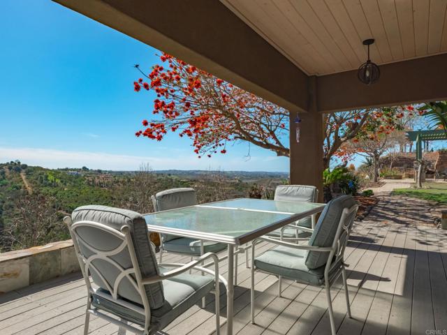 30419 Canyon Estates Road, Vista CA: https://media.crmls.org/mediaz/b2bef5c1-9c41-4c21-807a-dd3071c76148.jpg