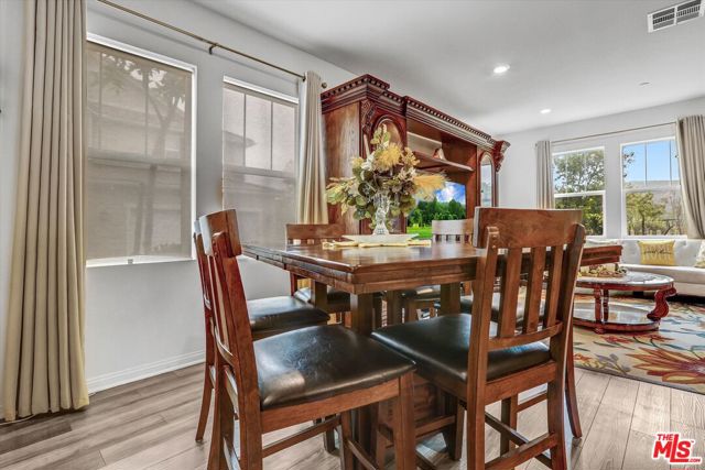 513 Heritage Parkway, Fillmore CA: https://media.crmls.org/mediaz/b2beffc1-f957-4c86-b526-1e0cae8f6591.jpg