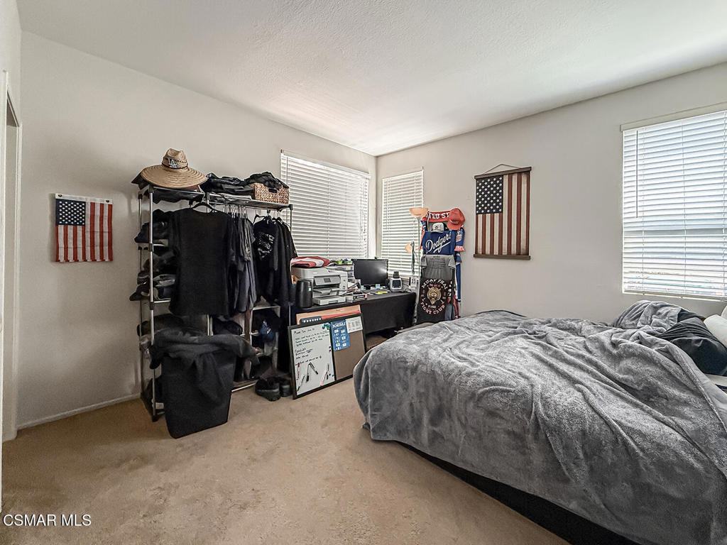 https://media.crmls.org/mediaz/b2bf2236-9838-4718-a412-9540d03d3055.jpg?preset=X-Large