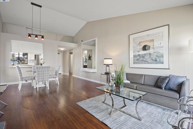 3525 Mcsherry Way, Alameda CA: https://media.crmls.org/mediaz/b2bf8679-e925-4db1-81f9-f0b665ba0ff0.jpg