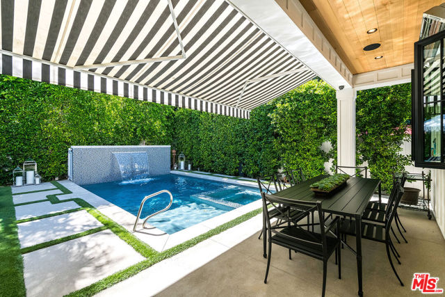 4365 Kraft Avenue, Studio City CA: https://media.crmls.org/mediaz/b2bfdb88-3ea4-4bd9-b17d-347be4aaddfd.jpg