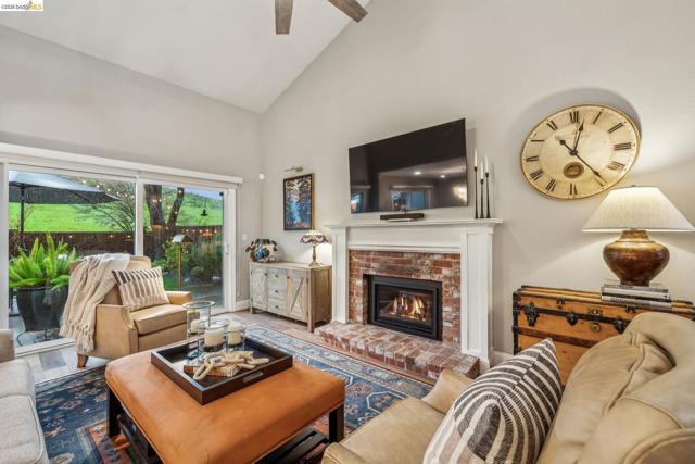 2090 Shady Creek Pl., Danville CA: https://media.crmls.org/mediaz/b2c08b7d-ae55-403b-a0c7-52a6b8a3e9ca.jpg