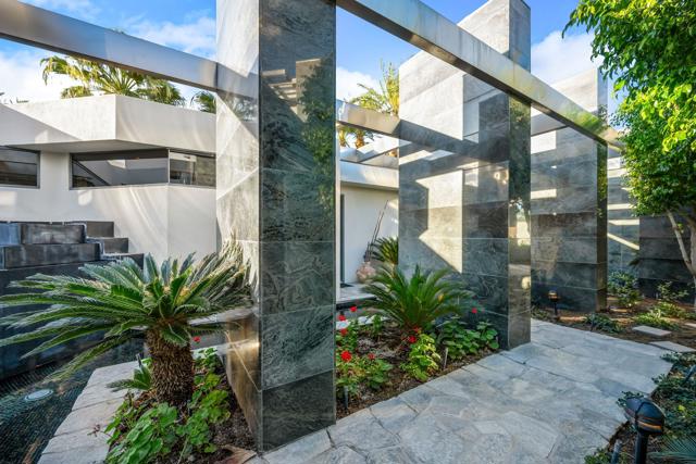 79235 Tom Fazio N Lane, La Quinta CA: https://media.crmls.org/mediaz/b2c0cafa-c822-4d2e-af5a-de58f5577901.jpg