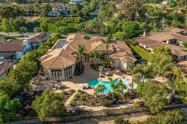 4695 Rancho Verde Trl, San Diego CA: https://media.crmls.org/mediaz/b2c0d66b-e425-4243-9071-9f59e71bbefb.jpg