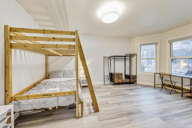 811 Oak Street, San Francisco CA: https://media.crmls.org/mediaz/b2c102c7-ab11-4ad7-aa5a-a6d844be099f.jpg