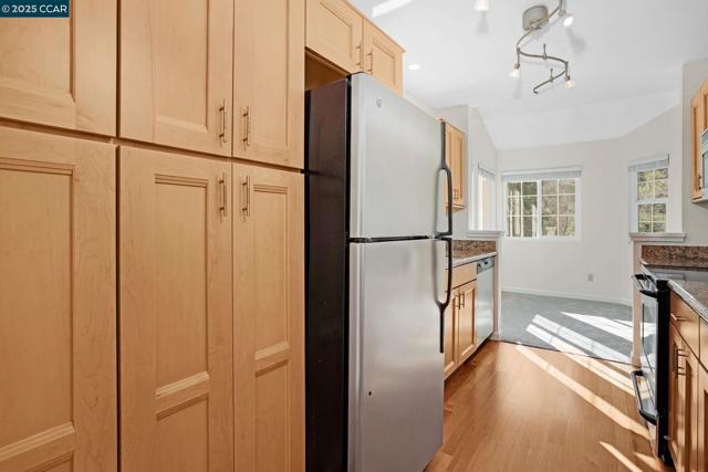 7540 Canyon Meadow Cir, Pleasanton CA: https://media.crmls.org/mediaz/b2c15cce-4d1f-4cf4-ba97-e2c9e8856260.jpg