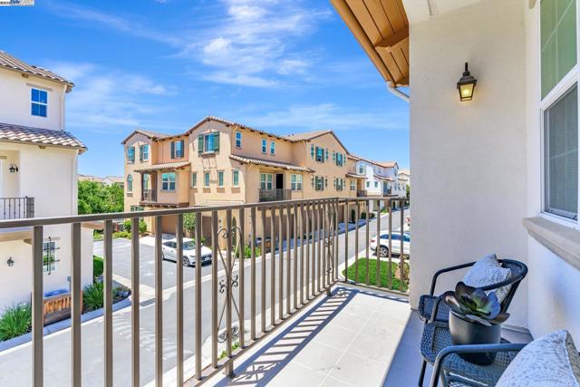 1038 S Monarch, San Ramon CA: https://media.crmls.org/mediaz/b2c22132-5110-4801-ad37-9acfc2639c38.jpg