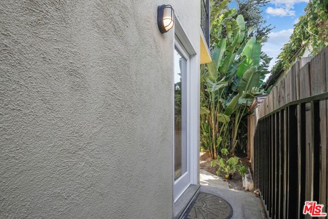 732 Washington Boulevard, Marina del Rey CA: https://media.crmls.org/mediaz/b2c27939-cc47-4ba9-8b44-a6868c673e19.jpg