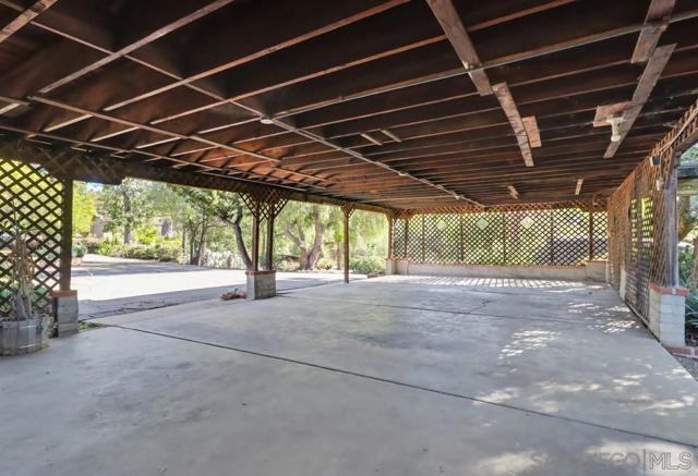 602 Starbright Ln, Alpine CA: https://media.crmls.org/mediaz/b2c367fe-c708-47dc-b92e-e613db0fa0d8.jpg