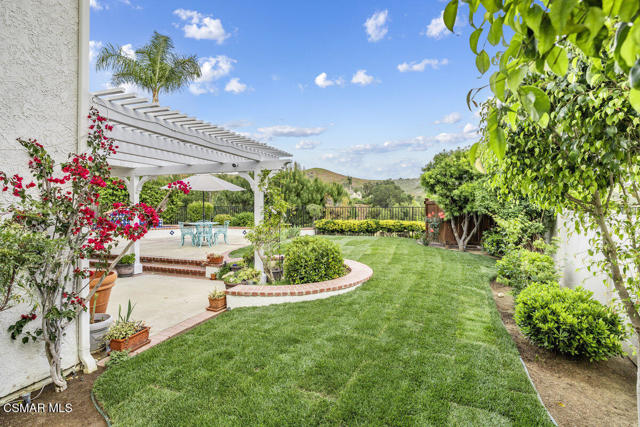 6690 Oak Springs Drive, Oak Park CA: https://media.crmls.org/mediaz/b2c3a1cd-2209-4b3e-bfae-449a5276a973.jpg