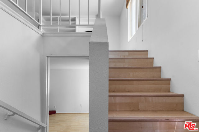 4660 Coldwater Canyon Avenue, Studio City CA: https://media.crmls.org/mediaz/b2c3b216-471b-479c-aaf7-4491f9e08ac5.jpg