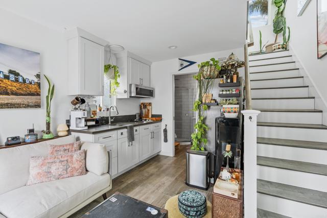1009 S Cleveland Street, Oceanside CA: https://media.crmls.org/mediaz/b2c40ed4-3044-4464-a075-5f0875019d58.jpg