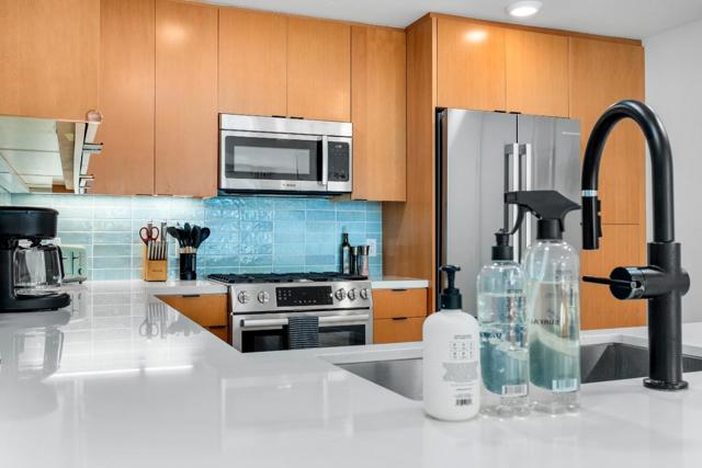 208 Capitola Avenue, Capitola CA: https://media.crmls.org/mediaz/b2c47bdf-c184-4fe9-affe-f1d132f5b03a.jpg