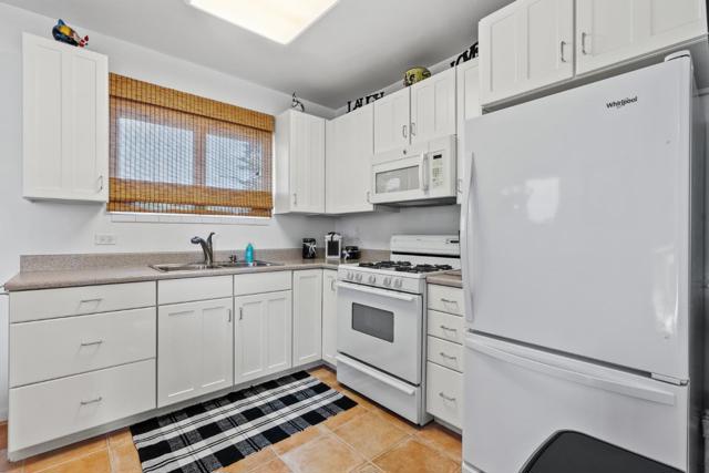 925 Cass Street, Monterey CA: https://media.crmls.org/mediaz/b2c4bbce-2d5f-4bbf-8dd2-db905d8d94b4.jpg