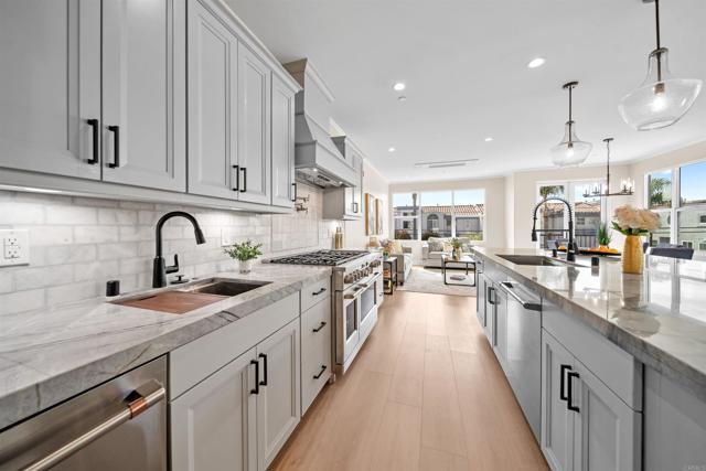 812 N Cleveland Street, Oceanside CA: https://media.crmls.org/mediaz/b2c4ee36-bdcc-432b-aa06-e65ee38d63e2.jpg