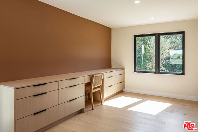 5259 Lewis Road, Agoura Hills CA: https://media.crmls.org/mediaz/b2c51d80-a346-4b26-86cc-eed9a905cb70.jpg