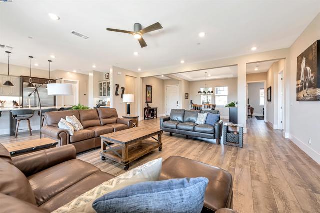 Image 9 of 38 For 17932 Vintner Ct