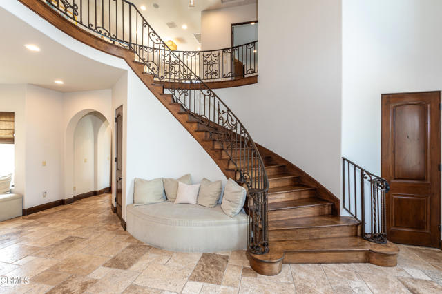 2330 Crystal Lane, Pasadena CA: https://media.crmls.org/mediaz/b2c60c76-3a96-4530-99a0-fdc96a63fed7.jpg