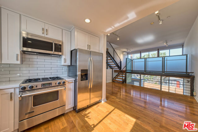 1113 Electric Avenue, Venice CA: https://media.crmls.org/mediaz/b2c777e0-ccc3-456b-b1cf-e9314089db04.jpg