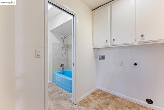 5235 Adelaide WAY, Carmichael CA: https://media.crmls.org/mediaz/b2c7d8d2-3020-40e5-a233-0dd5ef8b7104.jpg