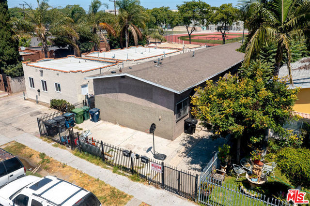 1159 E 64th Street, Los Angeles CA: https://media.crmls.org/mediaz/b2c876e8-897d-493c-bc62-4adc559e781c.jpg