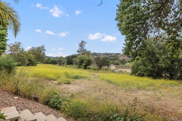 3404 Oak Cliff Dr, Fallbrook CA: https://media.crmls.org/mediaz/b2c88cf4-81ec-4e70-99bb-675b31aa9898.jpg