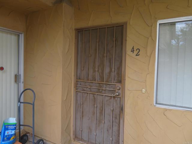 1450 Melrose Avenue, Chula Vista CA: https://media.crmls.org/mediaz/b2c9feda-a948-453c-9674-f0d48631c16e.jpg