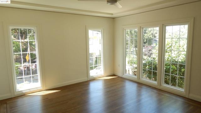108 Green St, Martinez CA: https://media.crmls.org/mediaz/b2cafa7c-fc67-4743-a8ed-00f951144b25.jpg