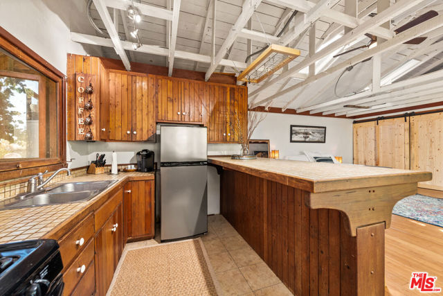 20158 Observation Drive, Topanga CA: https://media.crmls.org/mediaz/b2cb3da5-6a70-4afe-a658-a24ad99c96fe.jpg