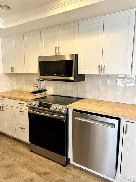 10525 Flora Verda Court, Santee CA: https://media.crmls.org/mediaz/b2cc4b03-c364-4a66-b930-67ba4c89c8df.jpg