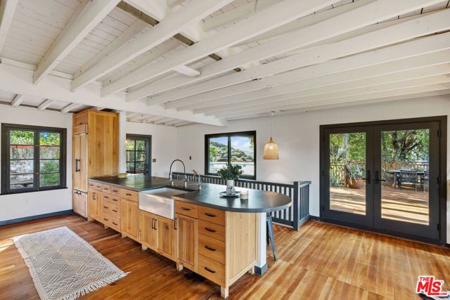 1551 Penny Road, Topanga CA: https://media.crmls.org/mediaz/b2ccadb2-9389-4997-9e22-165abff5dda6.jpg