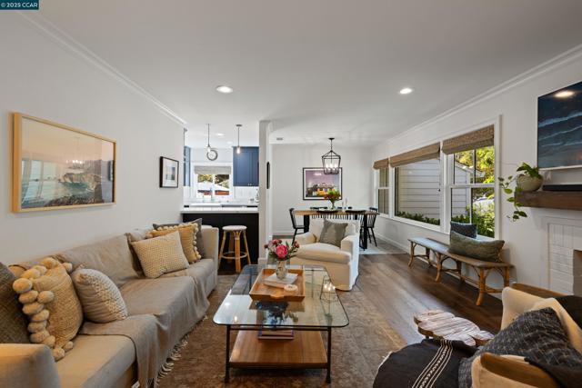 2716 W Newell Ave, Lafayette CA: https://media.crmls.org/mediaz/b2ce34c8-ab96-45b4-ac1e-fb55b9e9d09e.jpg