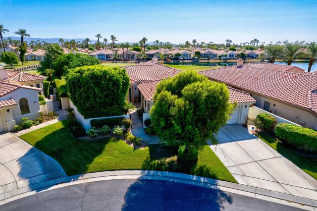 50500 Cypress Point Drive, La Quinta CA: https://media.crmls.org/mediaz/b2ced892-8f72-4a4f-8318-e9c2b8f9b6f1.jpg