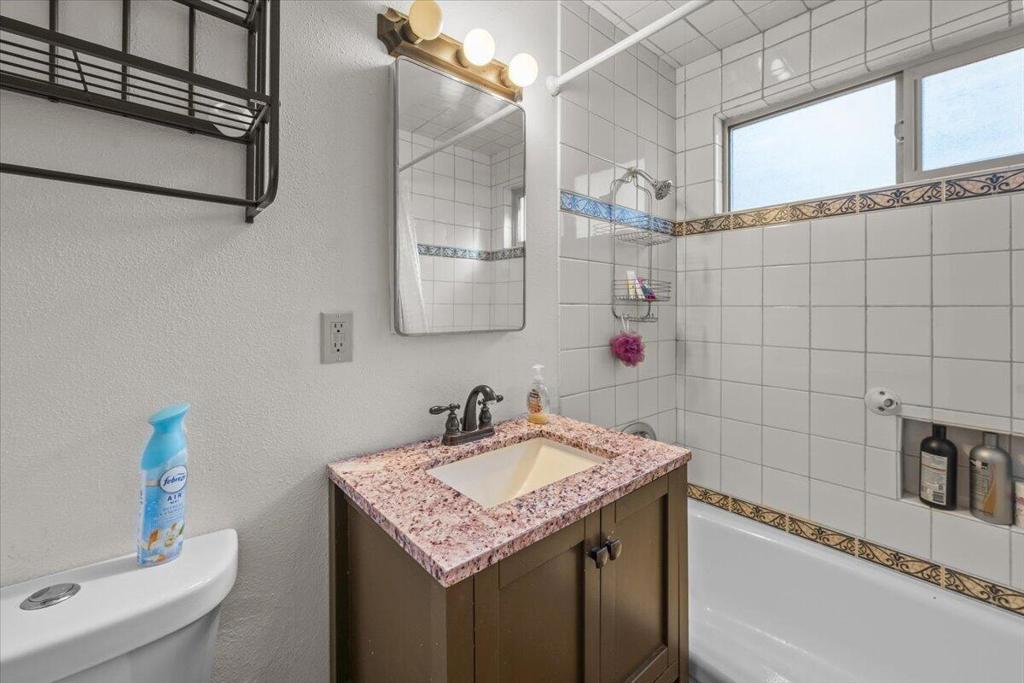 https://media.crmls.org/mediaz/b2cf6d13-103f-420e-a0e9-93c3e45a0192.jpg?preset=X-Large