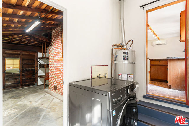 4171 Kraft Avenue, Studio City CA: https://media.crmls.org/mediaz/b2cf891d-28d1-4f10-8874-b12054c16196.jpg