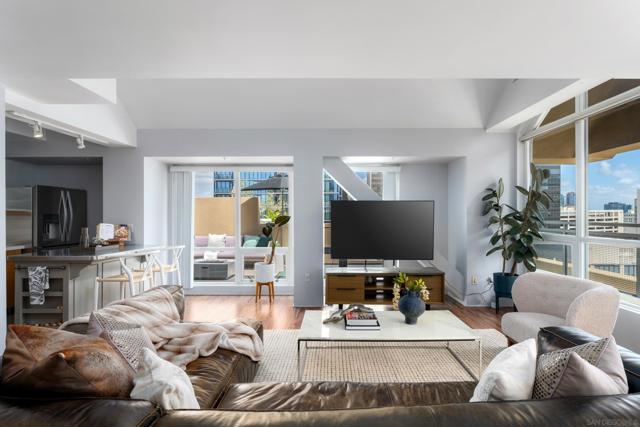 350 W Ash St, San Diego CA: https://media.crmls.org/mediaz/b2d02829-0cf1-406b-bd18-9ff52900c38d.jpg
