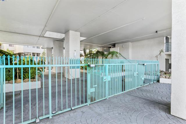 320 Peninsula Ave, San Mateo CA: https://media.crmls.org/mediaz/b2d0343c-8176-4dbb-8f89-fbad1b71219f.jpg