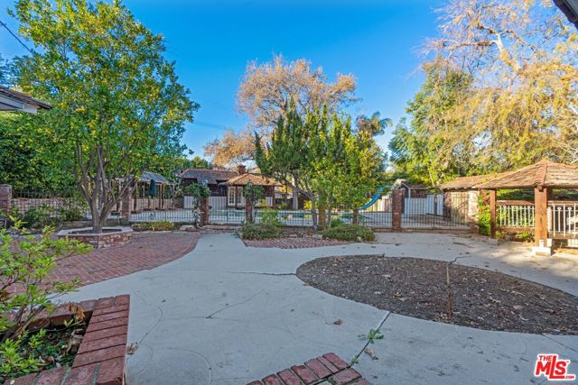 23121 OSTRONIC Drive photo 4