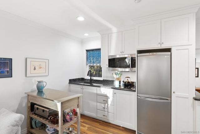 1328 Woodhaven Dr, Oceanside CA: https://media.crmls.org/mediaz/b2d0e83f-e8e1-4e66-99c1-b64c420a855b.jpg