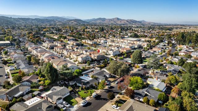 714 Sullivan Way, Gilroy CA: https://media.crmls.org/mediaz/b2d0eebc-ad1e-4d5b-b42d-ffb1b034db53.jpg