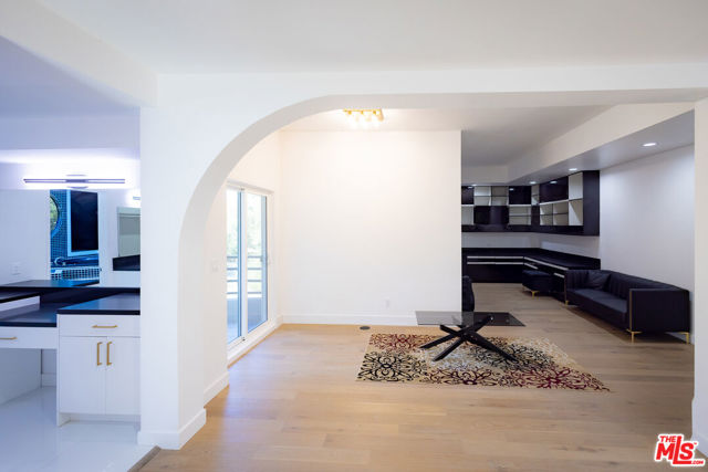 21329 Mulholland Drive, Woodland Hills CA: https://media.crmls.org/mediaz/b2d0f8eb-af8b-4290-a71e-ecf535a48b8d.jpg