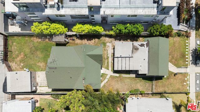 1925 19th Street, Santa Monica CA: https://media.crmls.org/mediaz/b2d13b86-0407-4da0-b615-579f4ec0a1ae.jpg