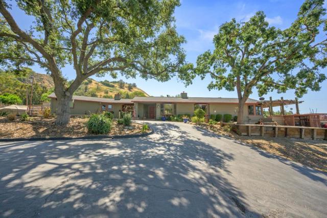 15946 Camino Vista Way, San Jose CA: https://media.crmls.org/mediaz/b2d150df-45df-46c3-8f34-004721b5ae8f.jpg