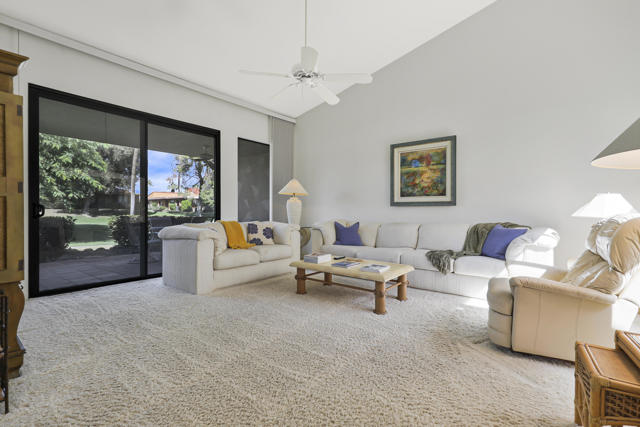 17 La Cerra Circle, Rancho Mirage CA: https://media.crmls.org/mediaz/b2d175a8-7ac0-47de-a170-cfe5ef048369.jpg