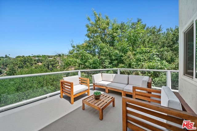 16755 Encino Hills Drive, Encino CA: https://media.crmls.org/mediaz/b2d17640-e6ba-4859-a3d4-8b76fb1aa1d0.jpg